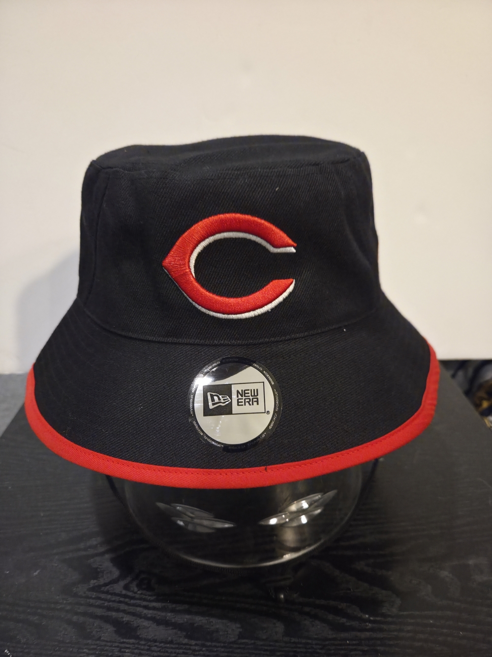 Cincinnati Reds MLB Black New Era Bucket Hat. New
